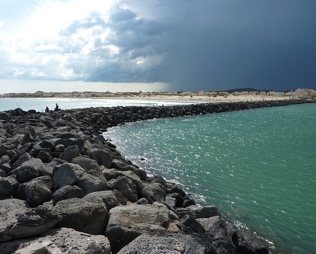 Séjournez dans un camping à Agde, France, pour des vacances ensoleillées en bord de mer